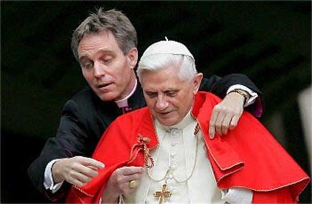 Слухове свързват папата и архиепископ Генсвейн в гей афера