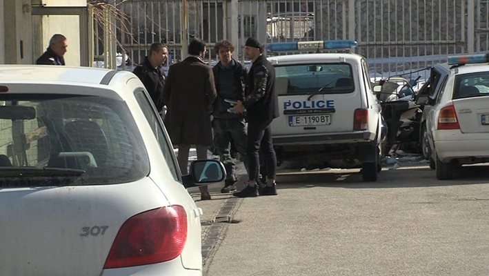 Явор Бахаров на излизане от ареста в Банско - той бе пуснат под гаранция след близо денонощие зад решетките.