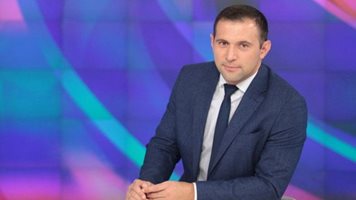 Водещият на bTV Златимир Йочев получи sms в ефир, че е станал баща