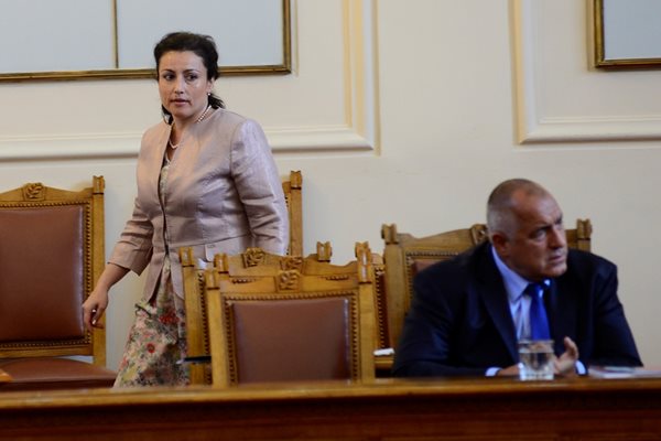 Десислава Танева е предложена за министър на земеделието от премиера Бойко Борисков. Тя бе на този пост и във второто правителството на Борисво, бе номинирана и в първото, но той предпочете друг да заеме поста тогава.