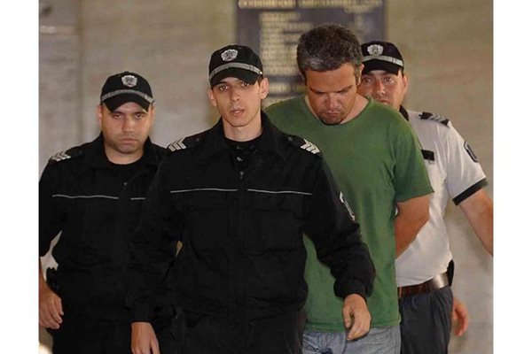 Днес Софийският апелативен съд трябва да реши дали да остави Пламен Трифонов за постоянно в ареста.
СНИМКИ: ЙОРДАН СИМЕОНОВ И ПИЕР ПЕТРОВ