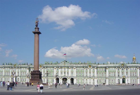 СНИМКА Уикипедия

Изглед на Ермитажа в Санкт Петербург