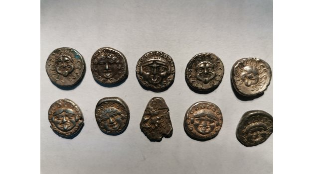 Антични монети