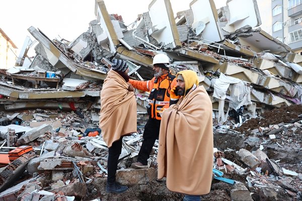 земетресението в Турция
Снимка: Ройтерс