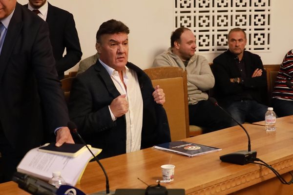Борислав Михайлов на изслушването в парламента