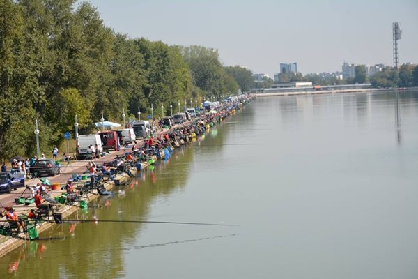 170 рибари събра каналът в Пловдив