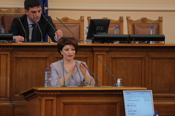 Шефката на ПГ на ГЕРБ Десислава Атанасова обяви, че ще са в опозиция, но са готови да помагат с опит и експертиза.