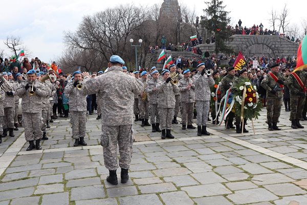 Военни ще отдадат почит за загиналите за свободата на България.


Снимки: Архив