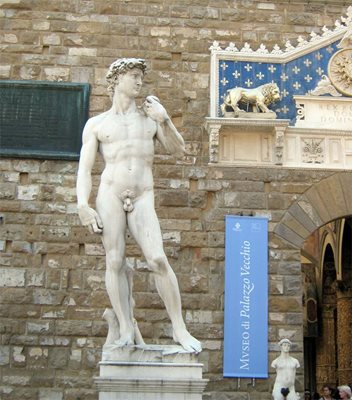 "Давид" на Микеланджело
(копие на произведението пред "Палацо Векио"
СНИМКА: МАРТИНА ЗИНОВИЕВА