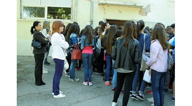 Седмокласниците, които се явиха на изпит по български на 18 май, ще чакат оценките си до 3 юни СНИМКА: Наташа Манева