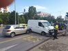 Бус и кола се удариха на бул."Александър Малинов" в столицата (Снимки)