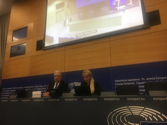 Димитрис Аврамопулос след заседание на колежа на Европейската комисия в Страсбург СНИМКА: Кристина Кръстева 