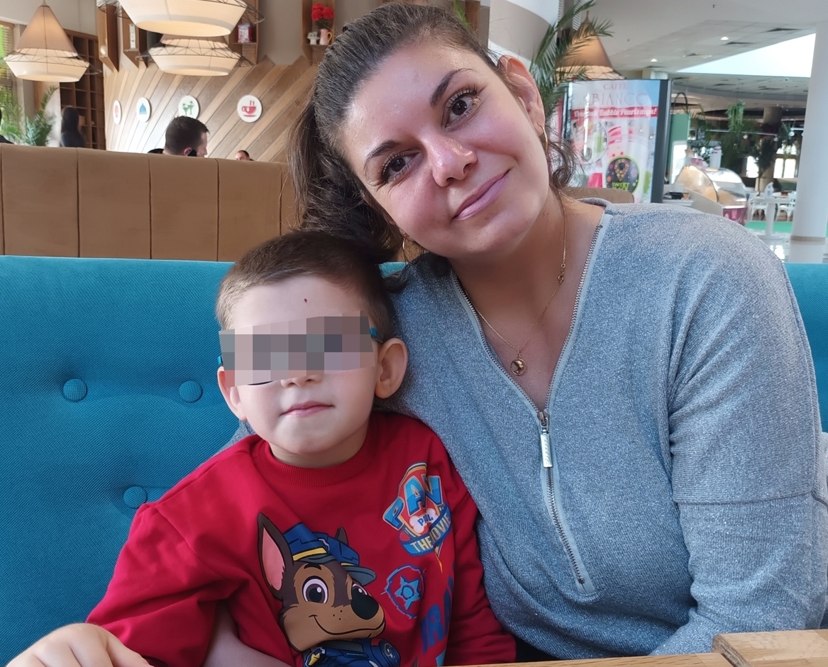 Българската Коледа: За Симеон всяка крачка е победа, вече ходи на детска градина