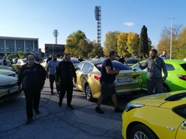 На 31 октомври стотици таксита задръстиха Пловдив в предупредителен протест за скъпата застраховка.