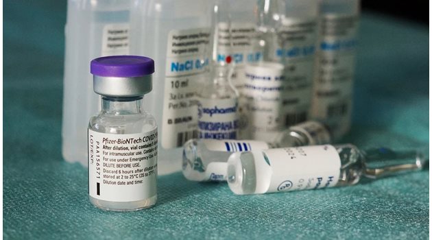 В Сараево пристигнаха ваксини на "Пфайзер", дарени от България