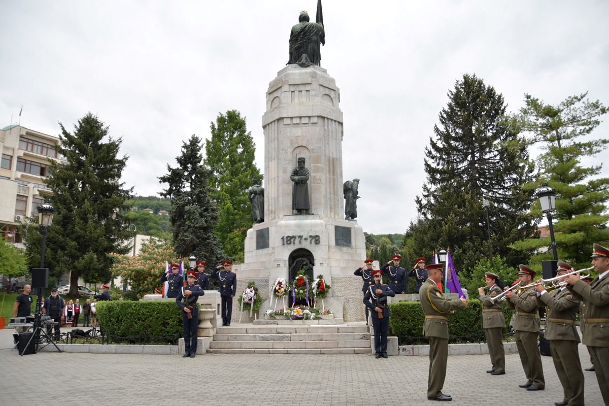Велико Търново отбеляза 145 години от освобождението си