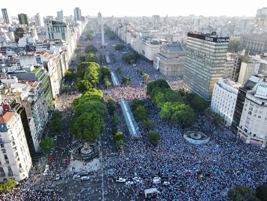 Цяла Аржентина ликува, стотици хиляди празнуват голямата победа (Видеa, Галерия)