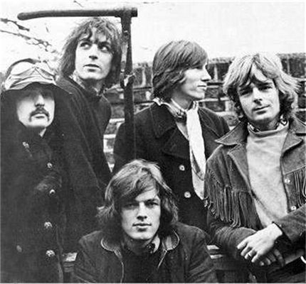 Пинк Флойд с оригиналния си състав от 1968. Отляво надясно - Ник Мейсън, Сид Барет, Дейвид Гилмор, Роджър Уолтърс, Ричард Райт. Снимка: Интернет