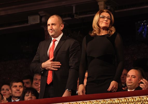 Президентът Румен Радев и съпругата му Десислава на празничния концерт “Българската Коледа” през 2018 г.