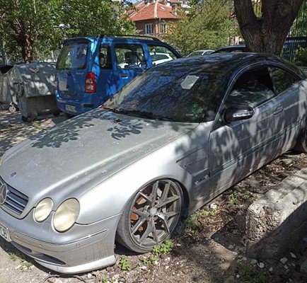 Изоставените по улиците коли са проблем в целия Пловдив.