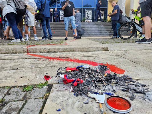 They pour red paint in front of the Russian Cultural and Information Center in Sofia