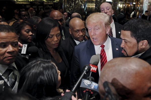 Тръмп разговаря с чернокожи пастори, дошли в офиса му в Манхатън.