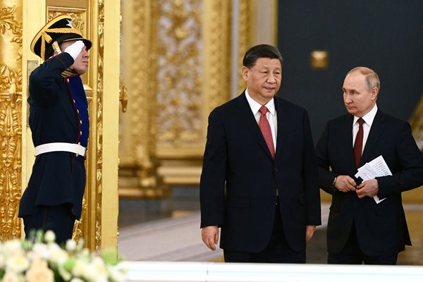 Китайският лидер е отседнал в чисто нов хотел, китайска собственост, в центъра на Москва.