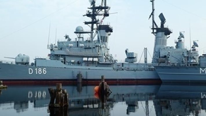 Русия започна транспортирането на три
украински кораба