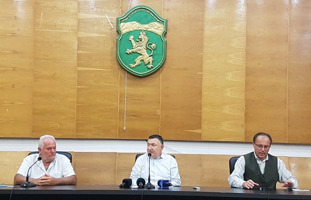 Костадин Кисьов, Емил Кабаиванов и Антон Минев заявиха че експонирането на тракийските старини край село Васил Левски се привръщат в приоритет на общината. 
