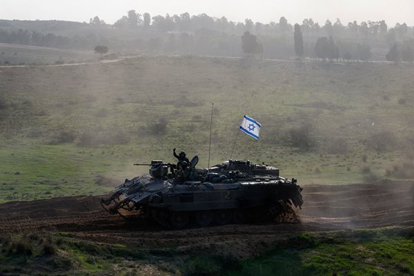 Израелски танк край границата с Газа СНИМКА: Ройтерс
