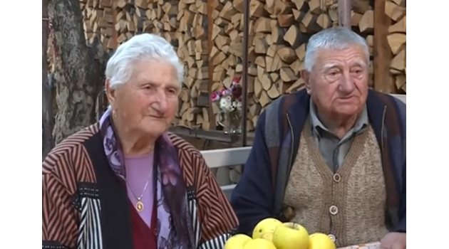 Баба Лалка и дядо Пацо живеят в любов и разбирателство вече 77 години Кадър: NOVA
