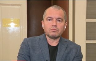 Тошко Йорданов: Петков и Василев да дойдат в парламента и да отговарят като мъже