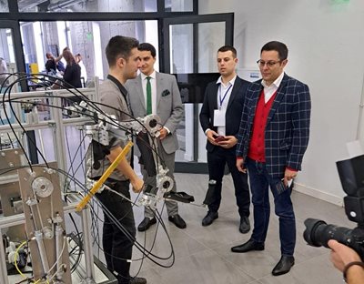 Министър Пулев на събитие за роботика в "София Тех парк"