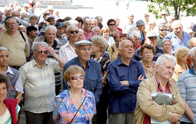 Пенсиите разделят нацията ни, смята Балканска