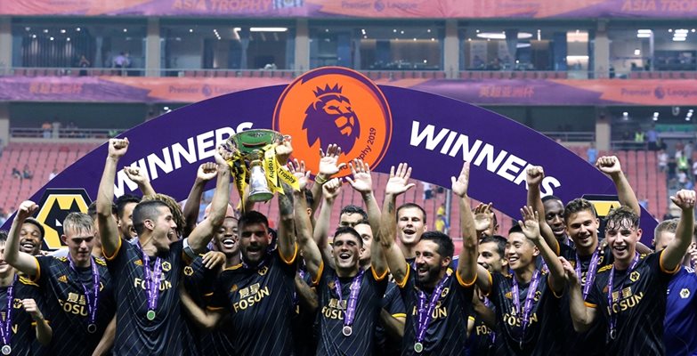 "Уулвърхемптън" спечели турнира за азиатската купа на Висшата лига, след като би шампиона на Англия "Манчестър сити" с дузпи във финала в Шанхай (Кит).