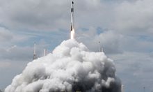 SpaceX стартира мисия за връщането на двамата астронавти, блокирани на МКС (Видео, снимки)