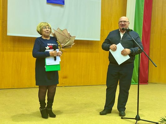 В програмата взеха участие над десет танцови и музикални състава от Русе и региона Снимка: Пресцентър на Община Русе