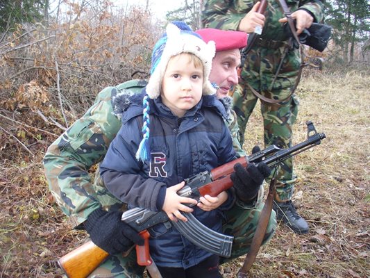 Децата да виждат оръжия само на игра, пожелаха присъстващите на възпоменателния събор в Ястребино.