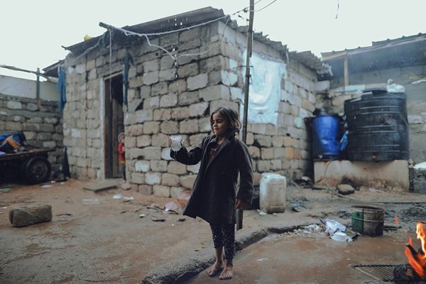 Майка с 8 деца остана без покрив след бурята в София