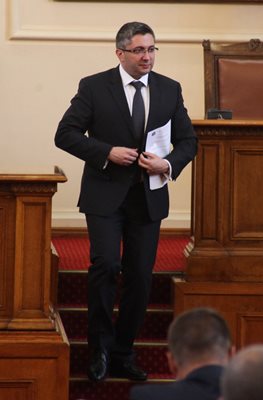 Регионалният министър Николай Нанков отговори на 16 депутатски въпроса в парламента.