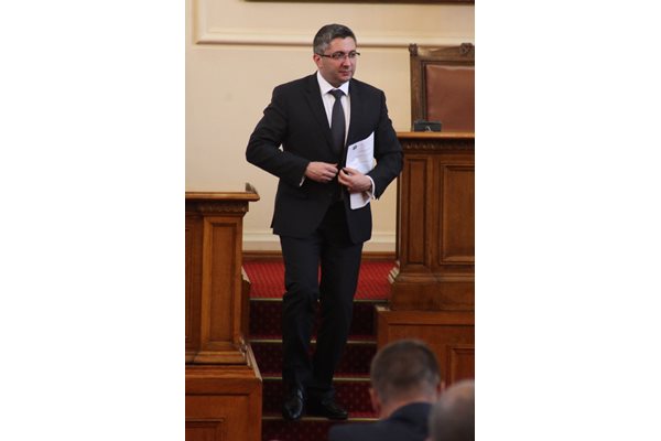 Регионалният министър Николай Нанков отговори на 16 депутатски въпроса в парламента.