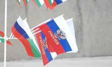 Кой знае защо се продават и руски флагчета