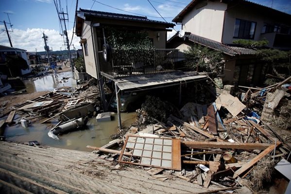 Това е най-голям брой на загинали при наводнения в Япония от 1953 г. насам. СНИМКА: Ройтерс