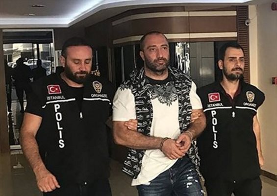 .4 август, 2018 г. Турски спецполицаи извеждат Митьо Очите от луксозен хотел в Истанбул. 