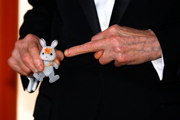 Бил Наи носеше зайче на церемонията
СНИМКА: Ройтерс