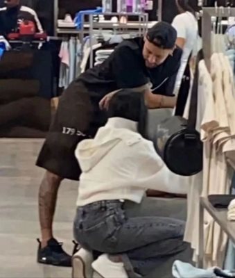 Двамата пазаруват в мол в Саудитска Арабия
