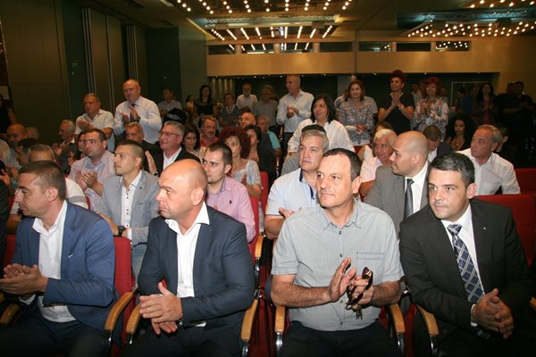 Районните кметове Костадин Димитров, Николай Чунчуков, Георги Стаменов бяха сред участниците в срещата.