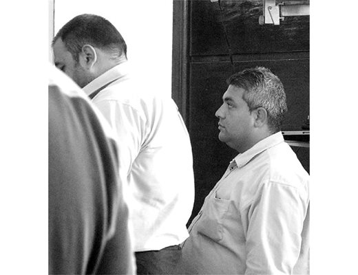Хюсмен Юсменов (вдясно) пред съда. Снимка: 24 часа