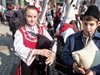 Чужденци полудяха по Дионисиевото шествие с вино на корем, кукери и гайди в Пловдив (снимки)