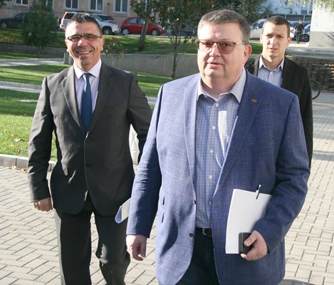 Сотир Цацаров се среща със съдебни медици в Пловдив. СНИМКИ: Евгени Цветков